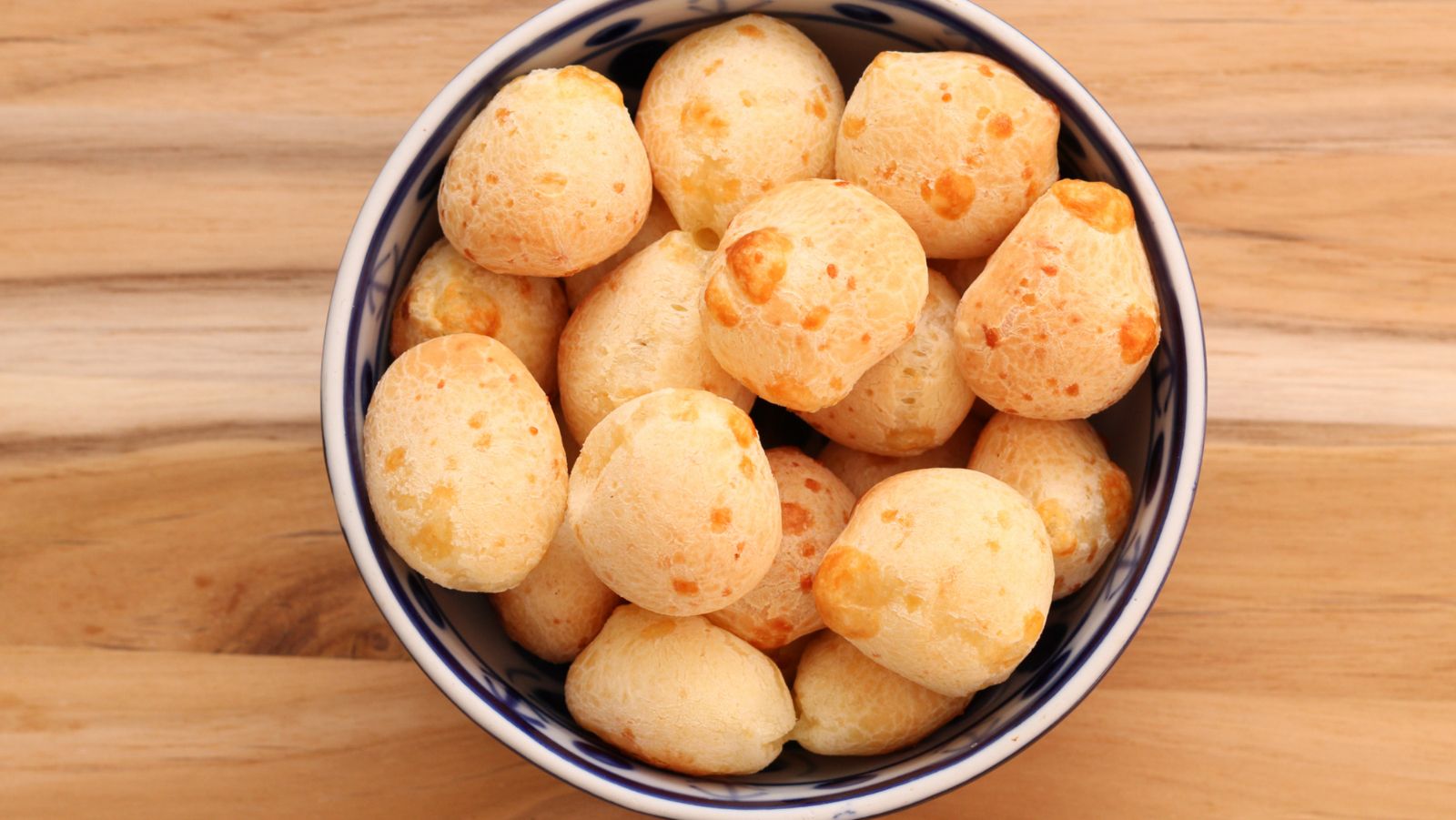 Pão de queijo: Imamo recept za brazilske kruhke s sirom, ki jih imajo vsi radi