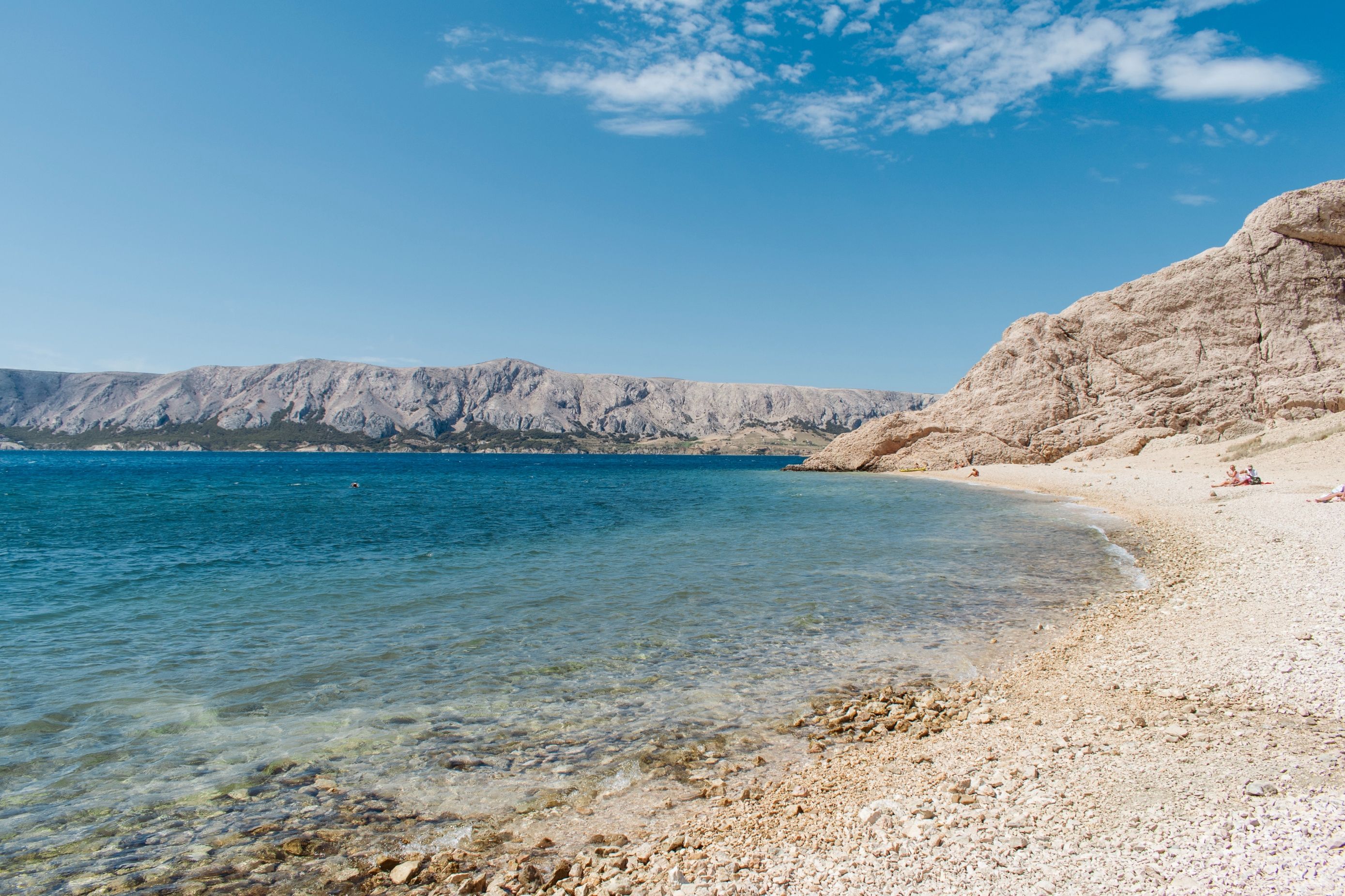 Najlepše skrite plaže na Jadranu, ki jih lahko obiščete še pred koncem poletja