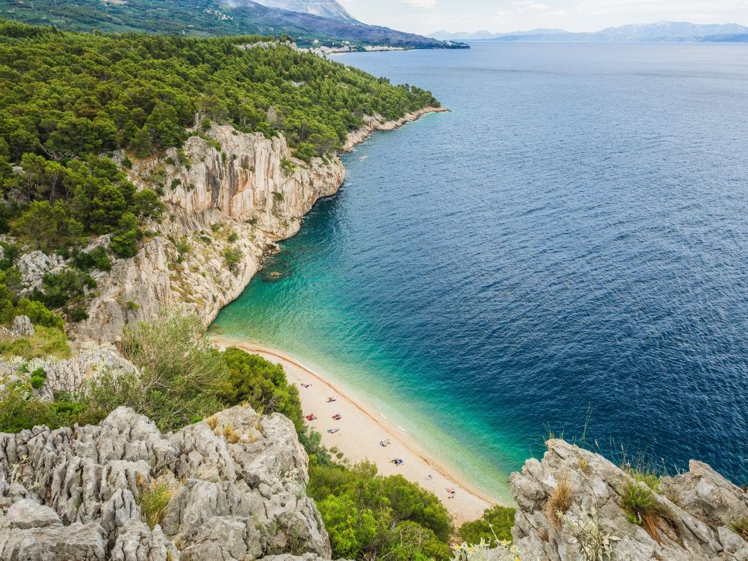 Pozno poletje je idealen čas za raziskovanje Makarske obale v miru in brez gneče