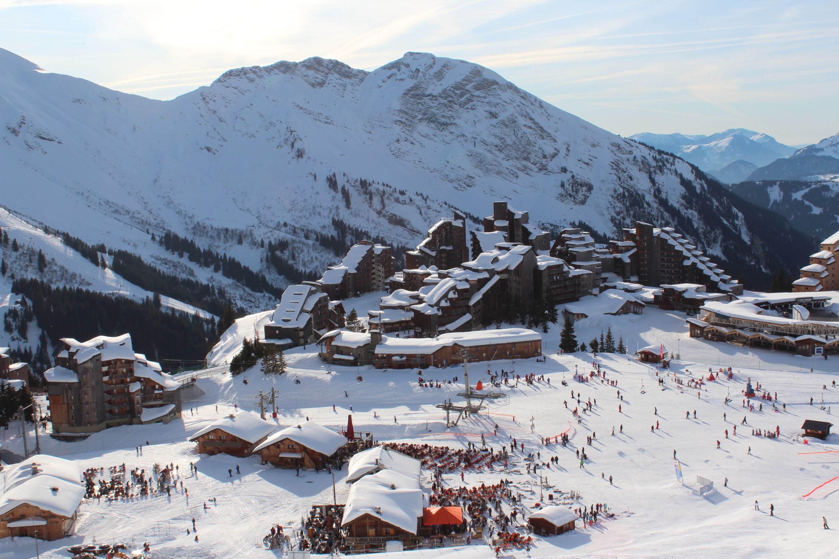 Moderna alpska vasica kot z razglednice – to idilično smučarsko središče si boste želeli obiskati