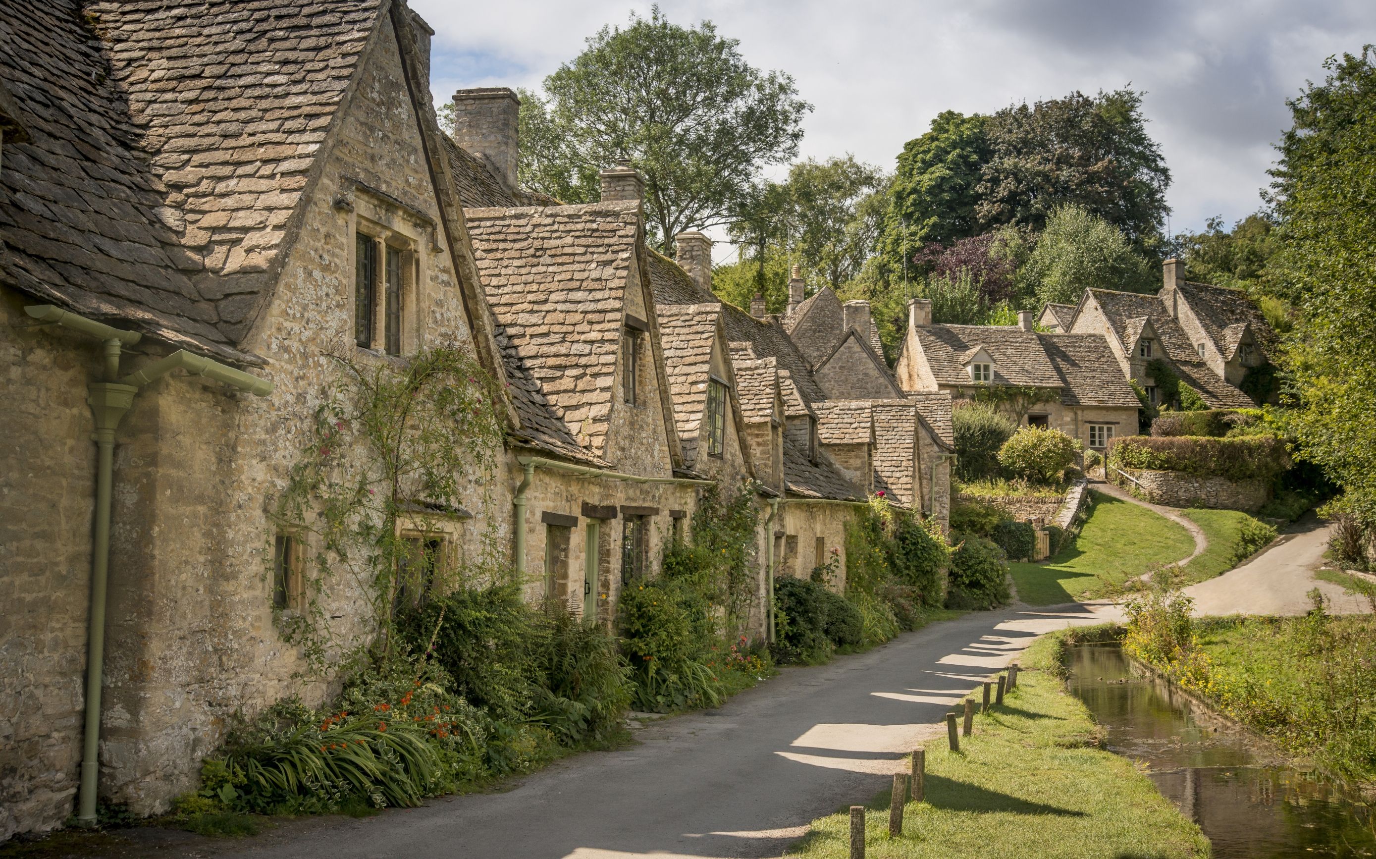 Bibury_iStock (2).jpg