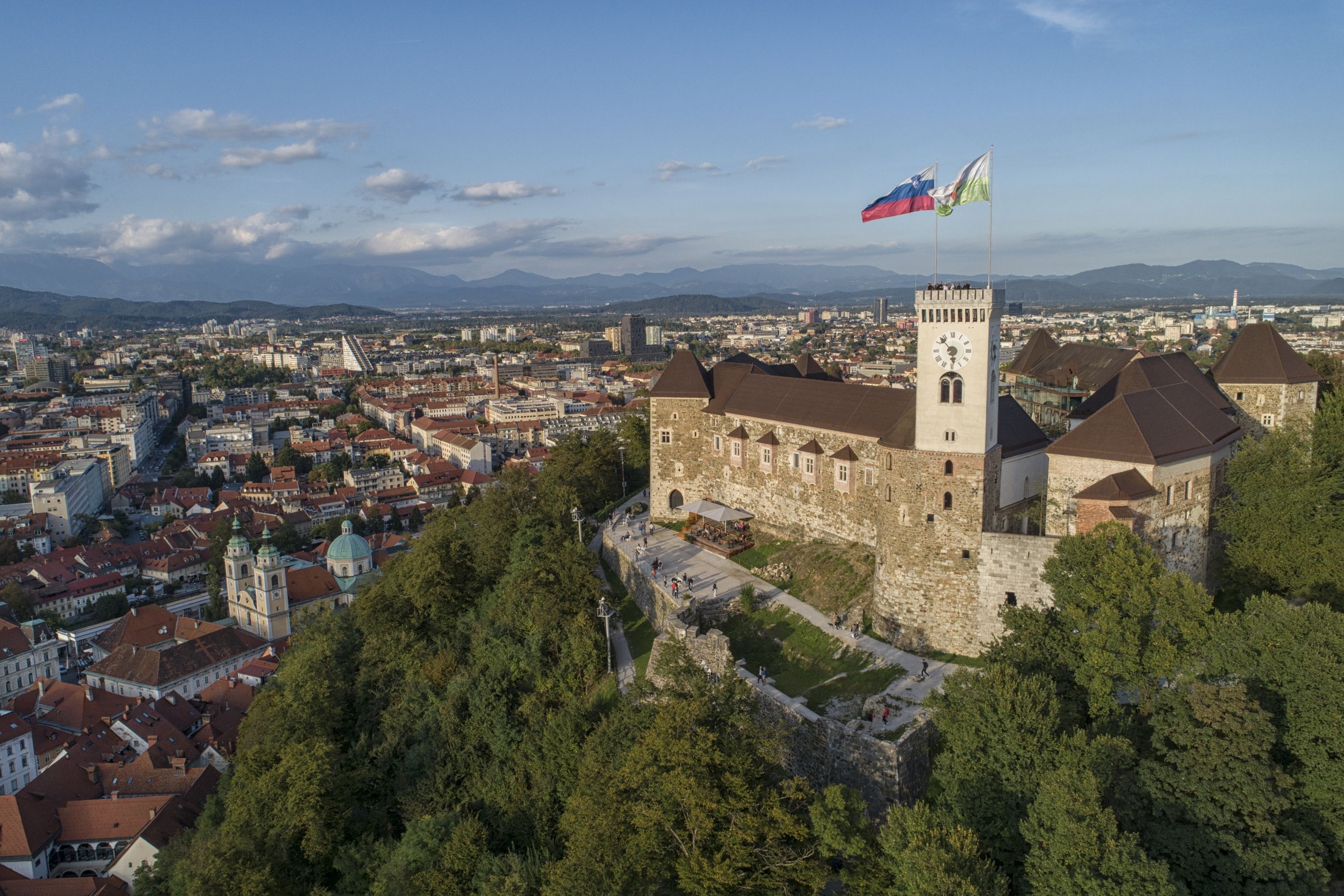 Ljubljanski grad – zelena oaza nad mestom polna zgodovinskih zgodb, ki ponuja mnoga doživetja za vsakogar