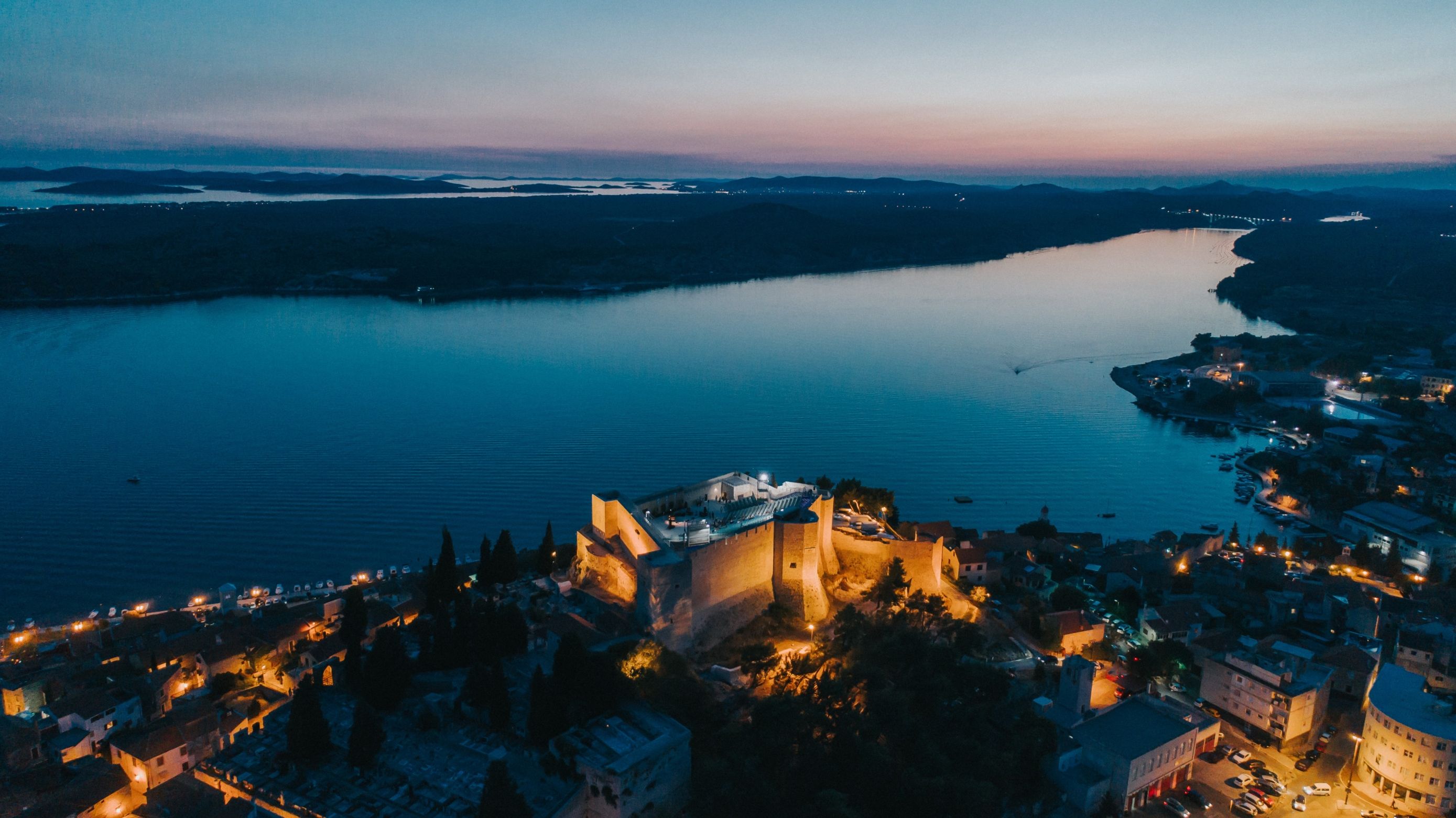 To poletje ne zamudite Šibenika in njegovih trdnjav. Tu izveste, zakaj vas bo to malo mesto na Jadranu tako očaralo