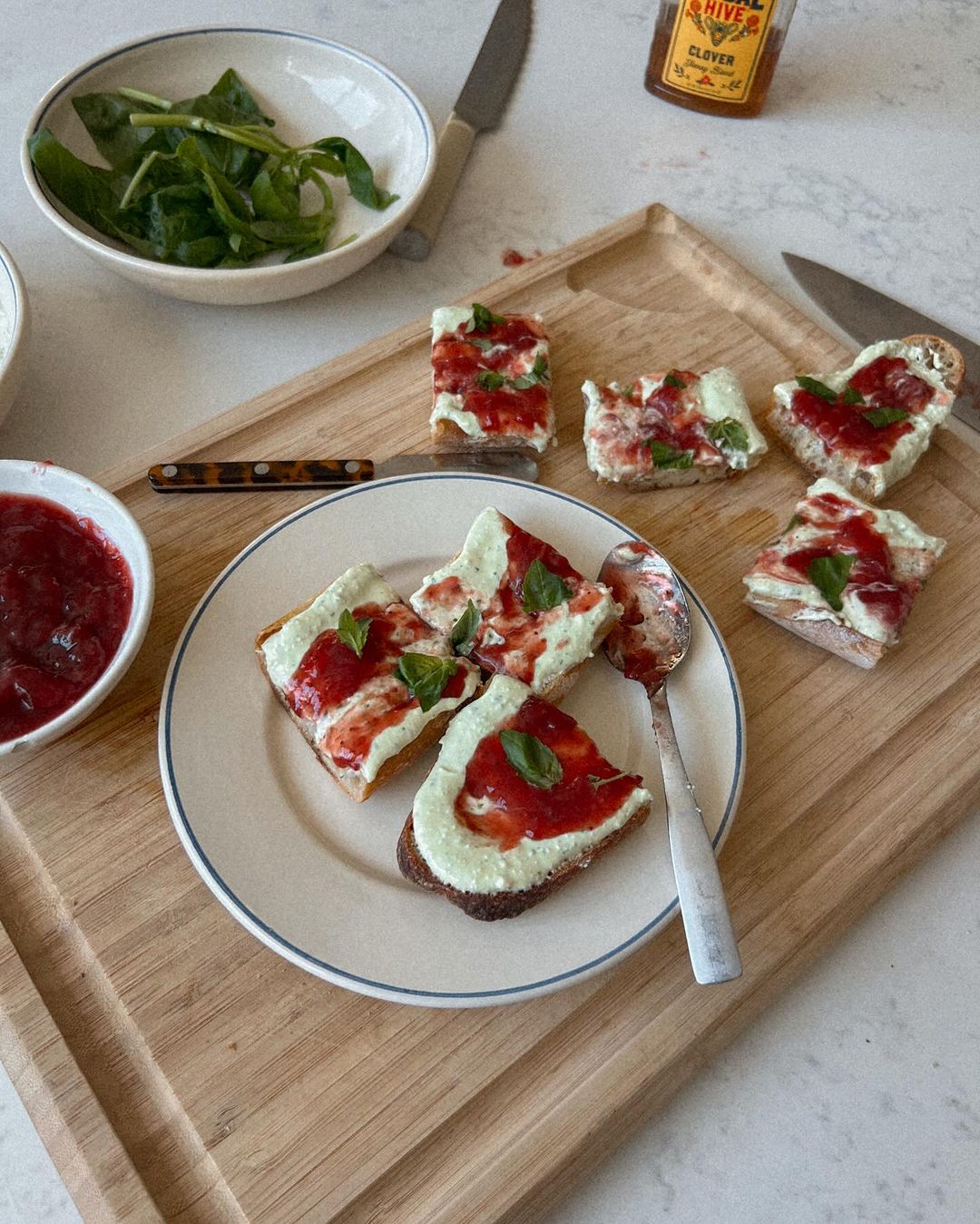 Recept dneva: Feta namaz, ki se odlično poda k popečenemu kruhu in sadni marmeladi