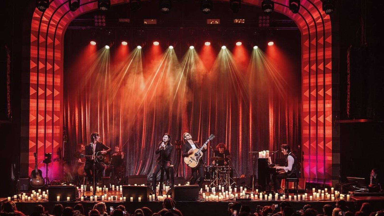 Koncert: V Cvetličarni bo nastopil ameriški rock trio Palaye Royale