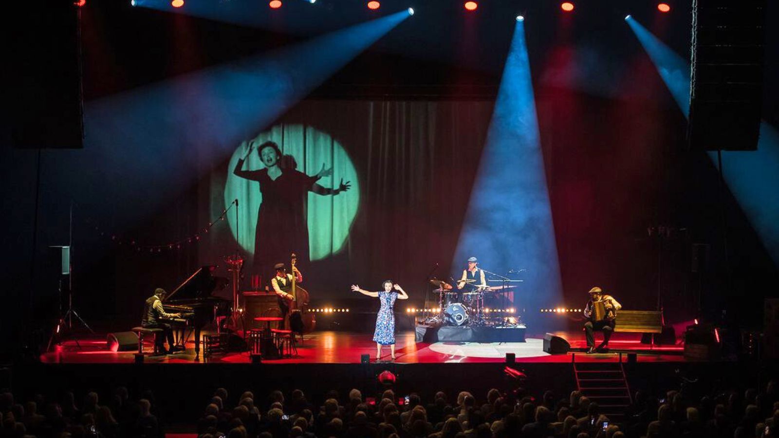 Na oder Cankarjevega doma prihaja svetovni muzikal, ki praznuje življenje Edith Piaf