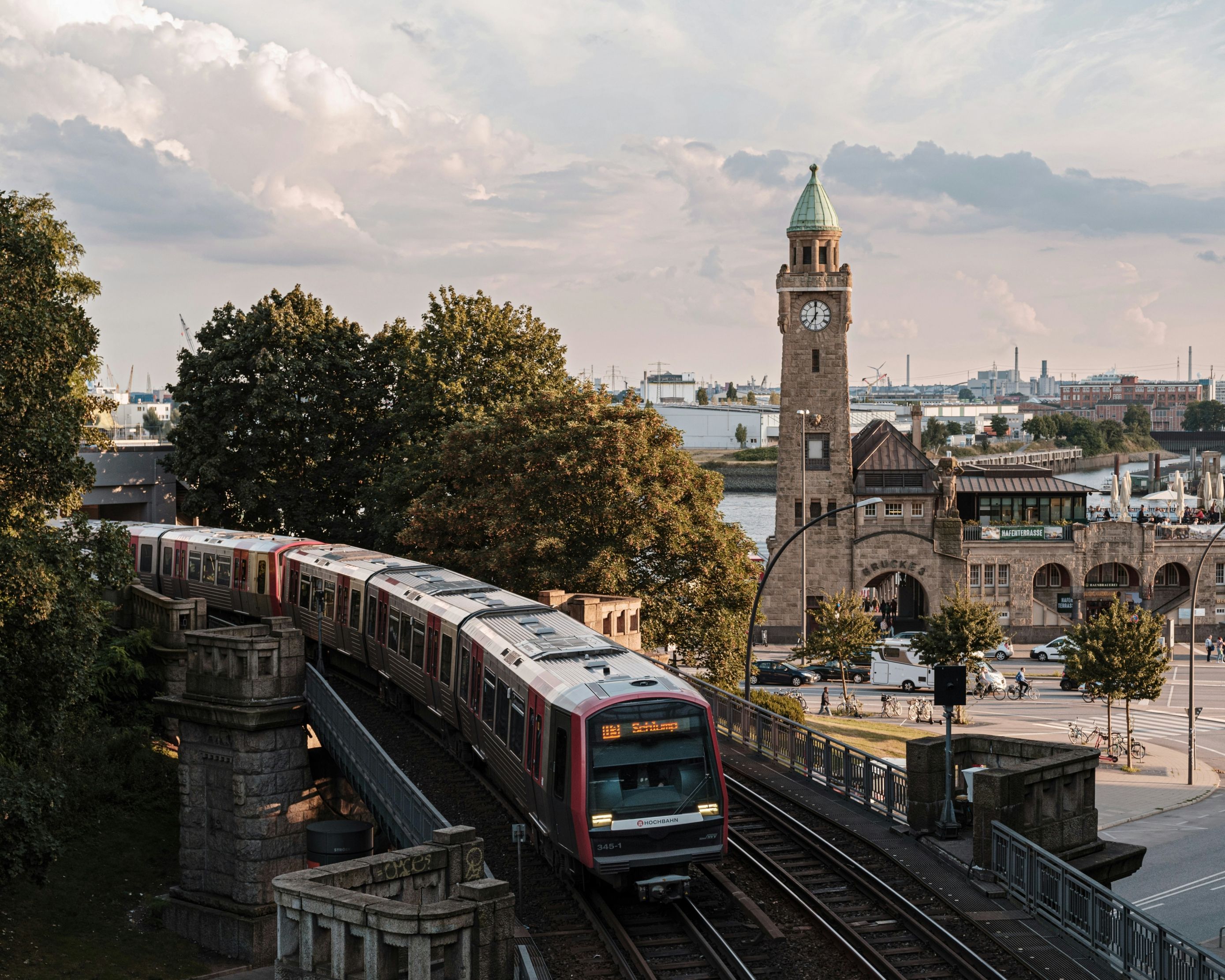 Hamburg_alexander bagno_unsplash