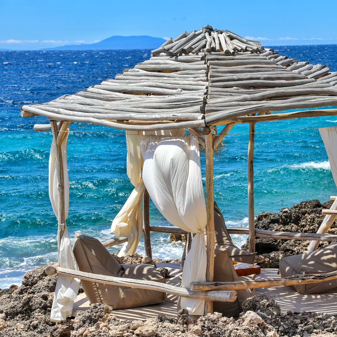 Malo neopevano mesto na Hvaru skriva bar na plaži, ustvarjen za uživanje