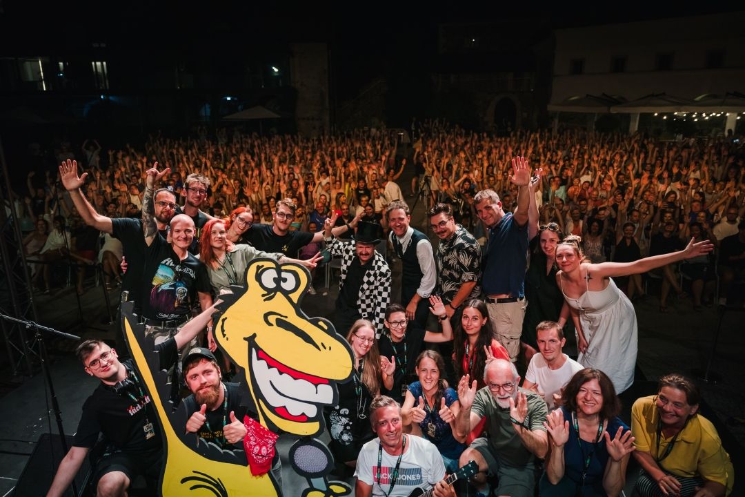 Prihaja najbolj nasmejan festival Panč – Festival Stand up komedije