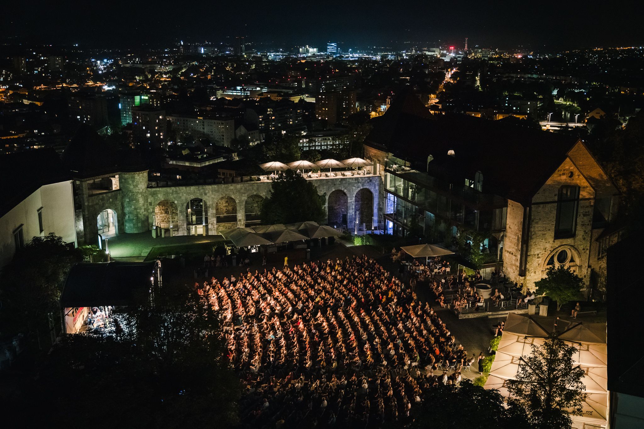 Prihaja najbolj nasmejan festival Panč – Festival Stand up komedije