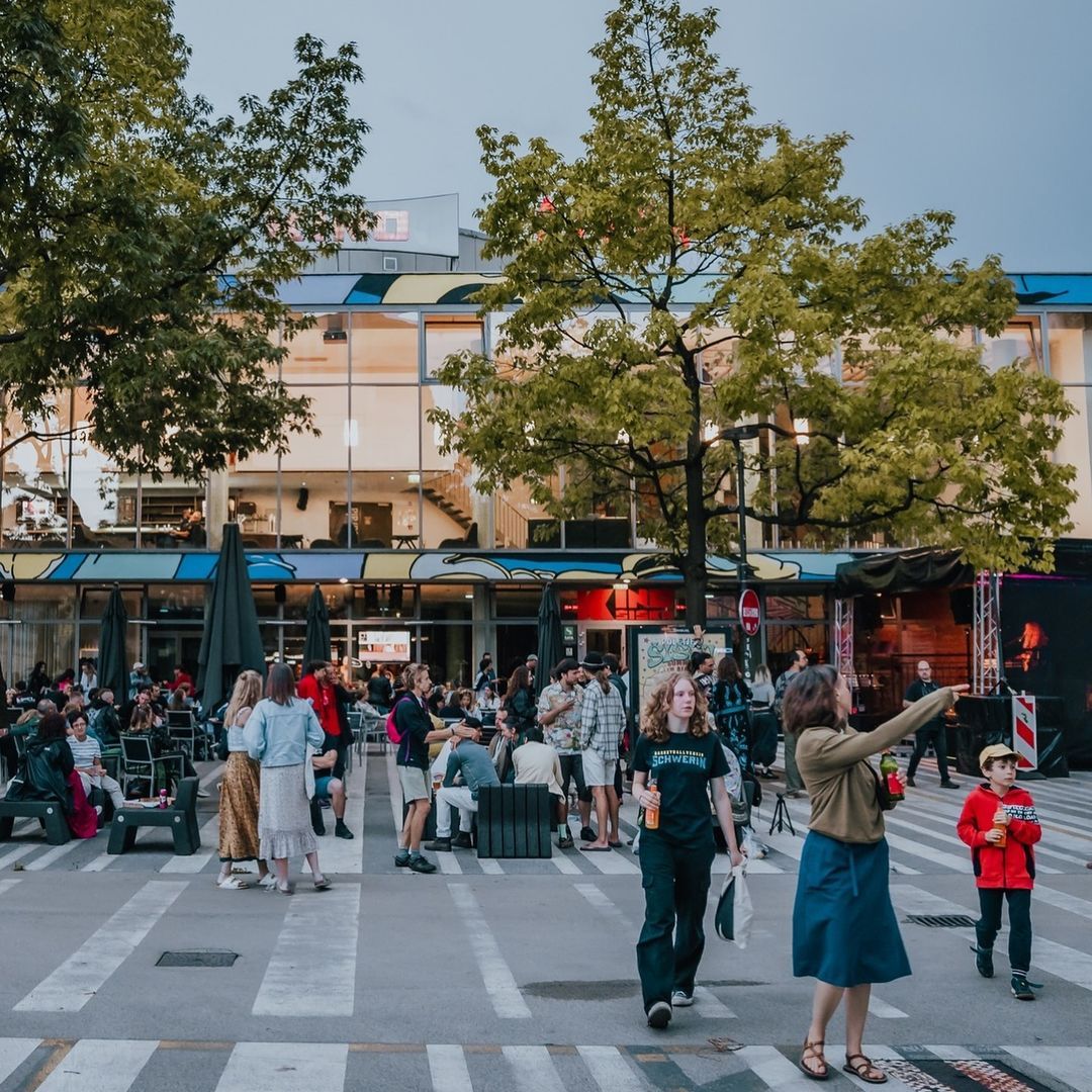 Ste to poletje v Ljubljani? Večere si lahko popestrite z brezplačnimi koncerti Poletje v Šiški