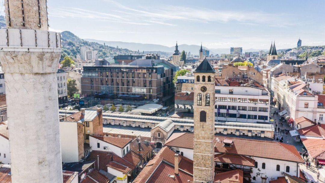Nostalgičen pobeg v Sarajevo: Živahna prestolnica sentimentalnega vzdušja