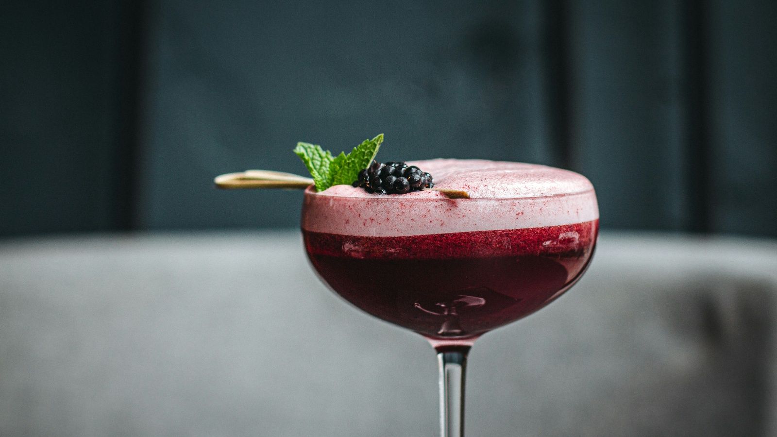 Blueberry mint mocktail: To se skriva za pijačo, ki predstavlja hit sezone