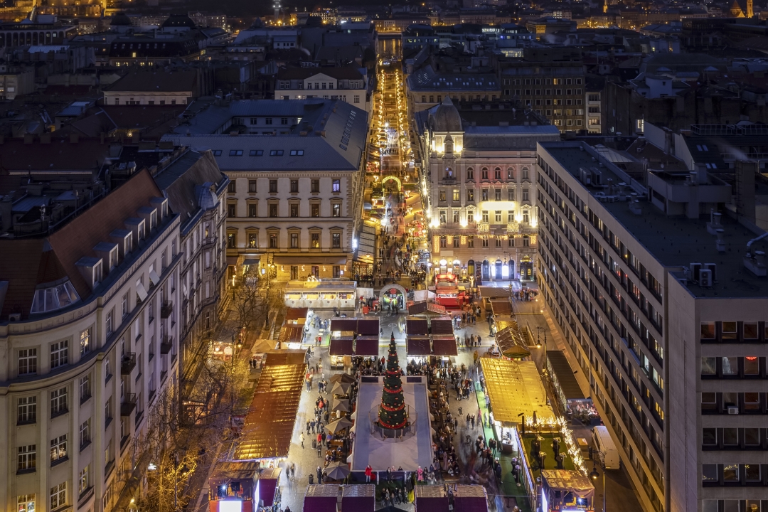 Budimpešta advent_foto_SHansche_iStock-1428809119