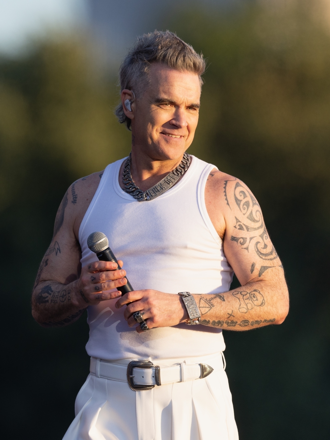 Robbie Williams dobiva svoj biografski film in igra ga … opica?