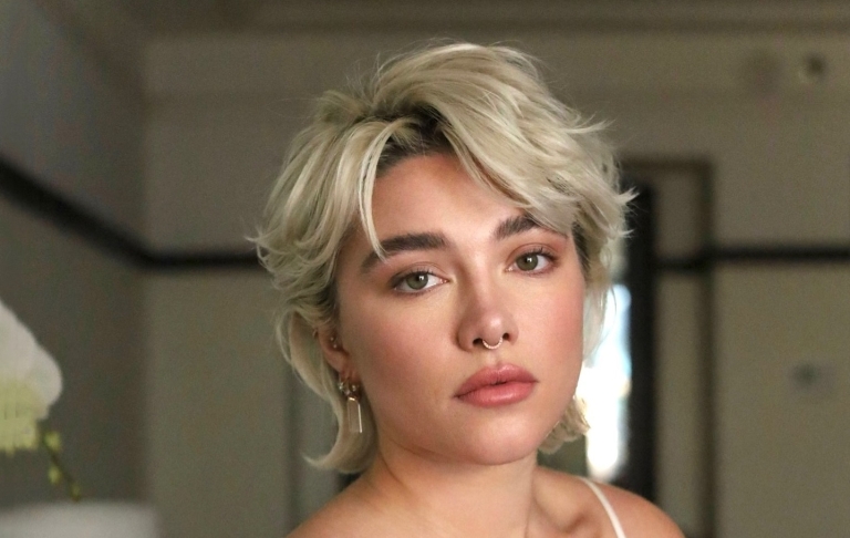 Florence Pugh bez maskare