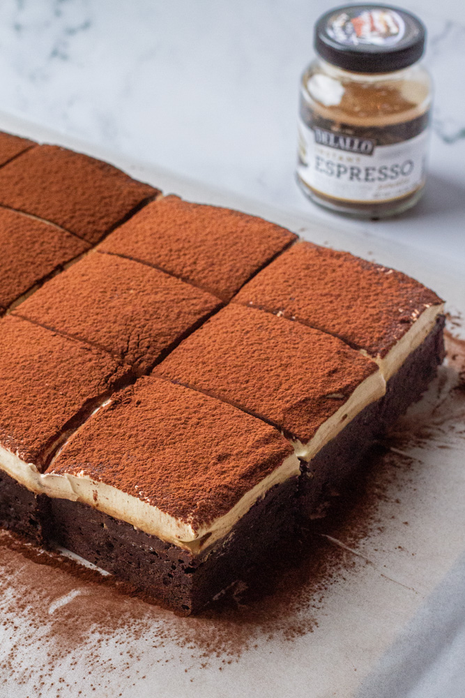 Tiramisu browniji so kombinacija sladice, za katero nismo vedeli, da jo potrebujemo