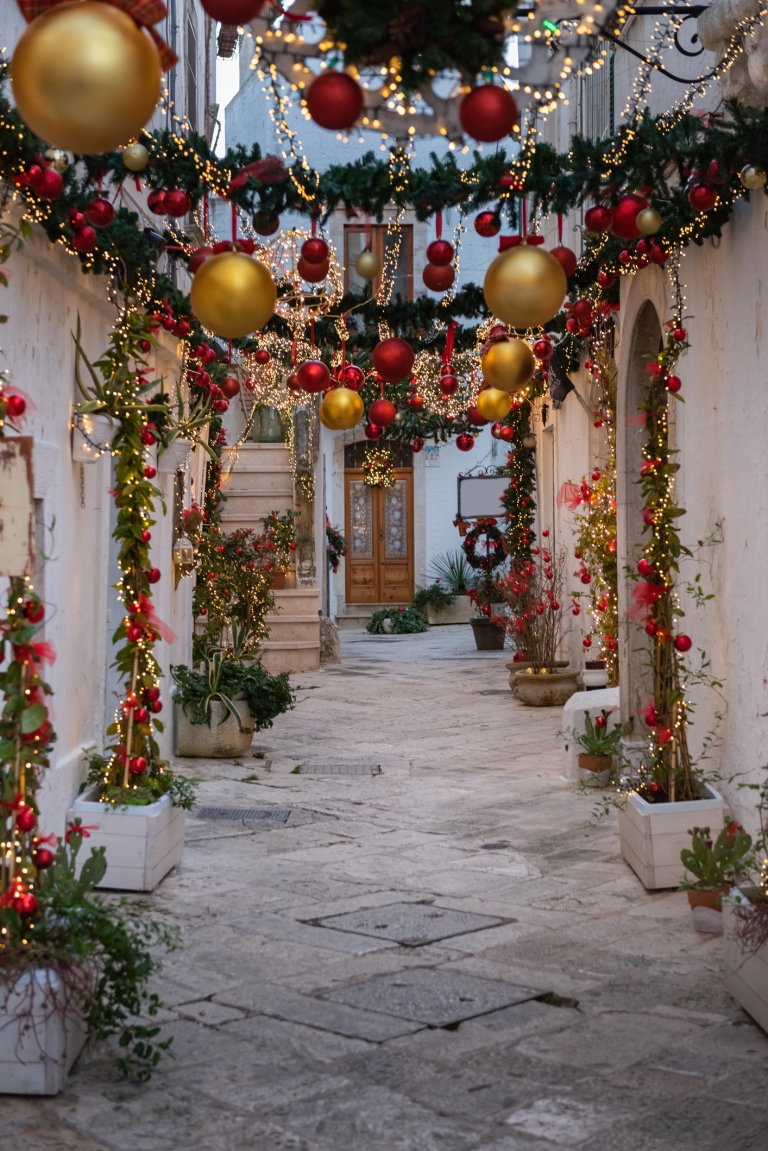 advent u Italiji_Locorotondo_KonstantinMaslak_iStock-1353188015