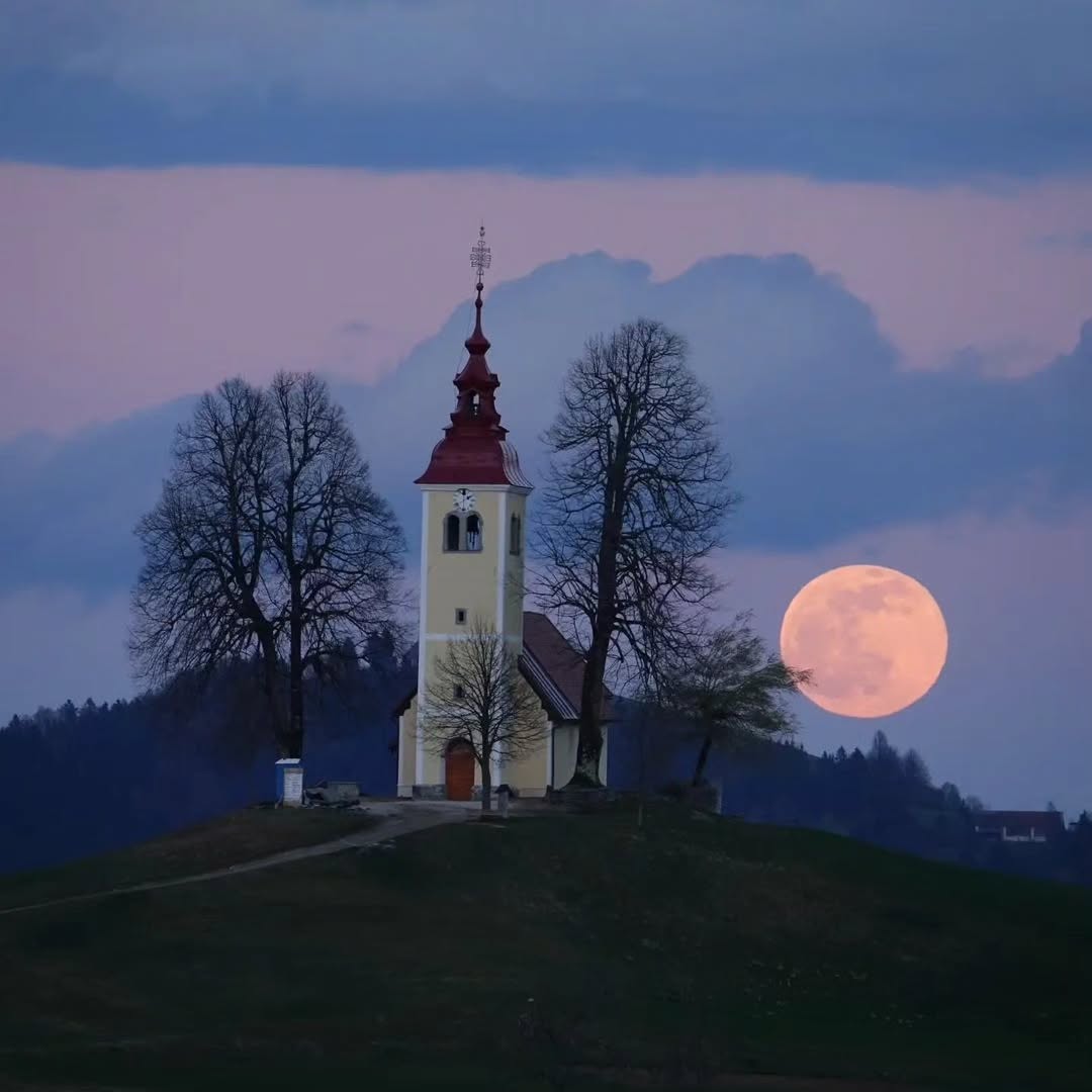 Odkrivanje manj obljudenih mest Slovenije: Ravne na Koroškem, Idrija in Črnomelj