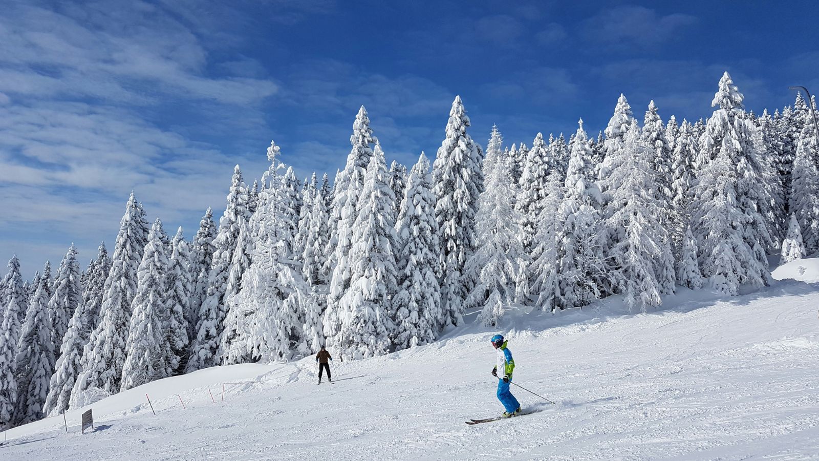 Smučarska sezona v Sloveniji je odprta: Vodnik po smučiščih, ki obratujejo decembra