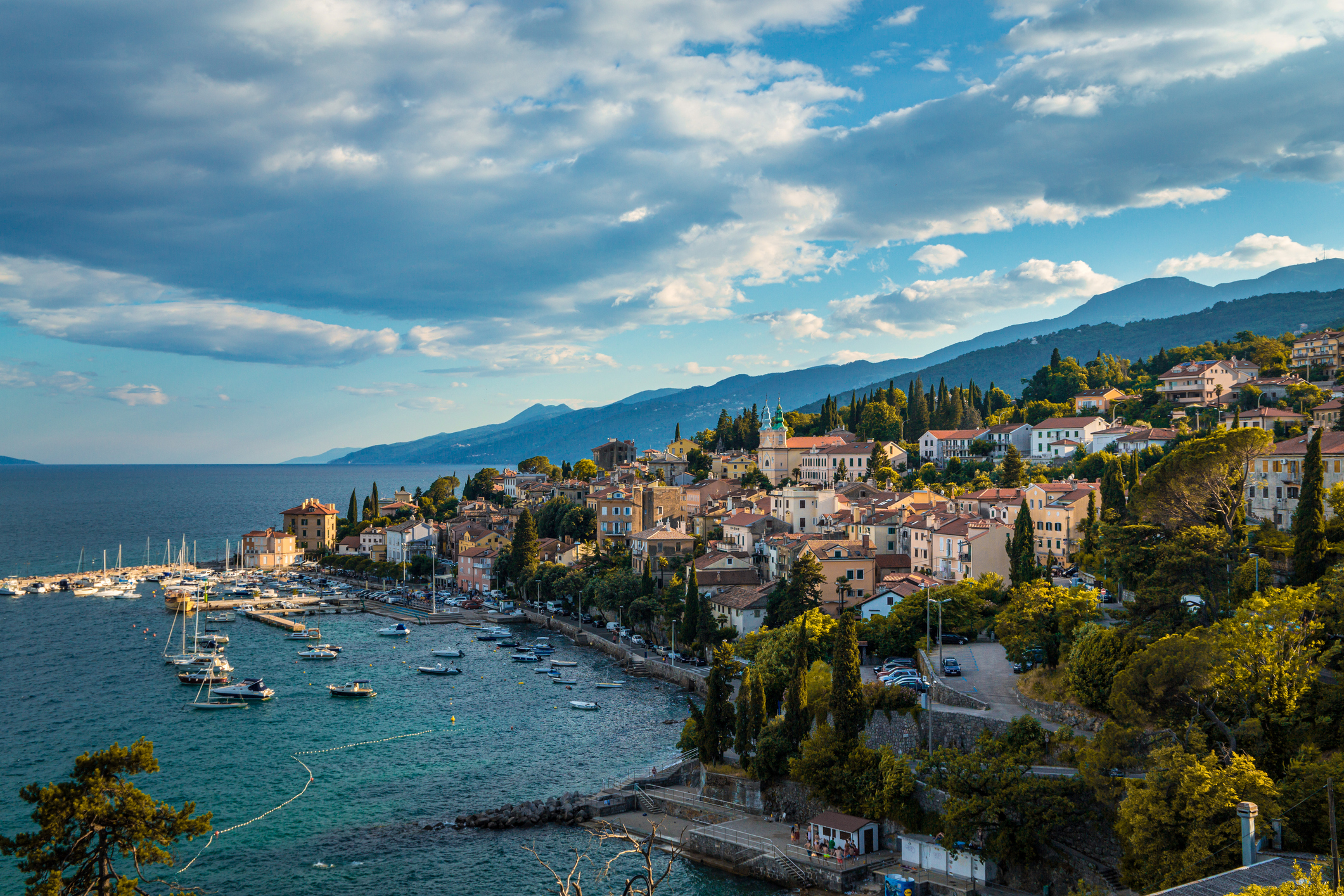 romantična putovanja za Valentinovo_Opatija_Andreas Varga_iStock-1363130806